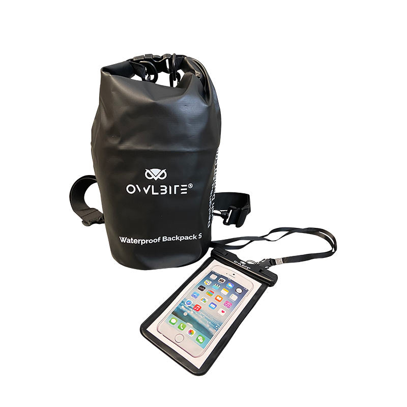 Vandtæt taske Dry Bag Rygsæk™ fra danske Owlbite® på 5L (Liter), sort. Med mobilpose.
