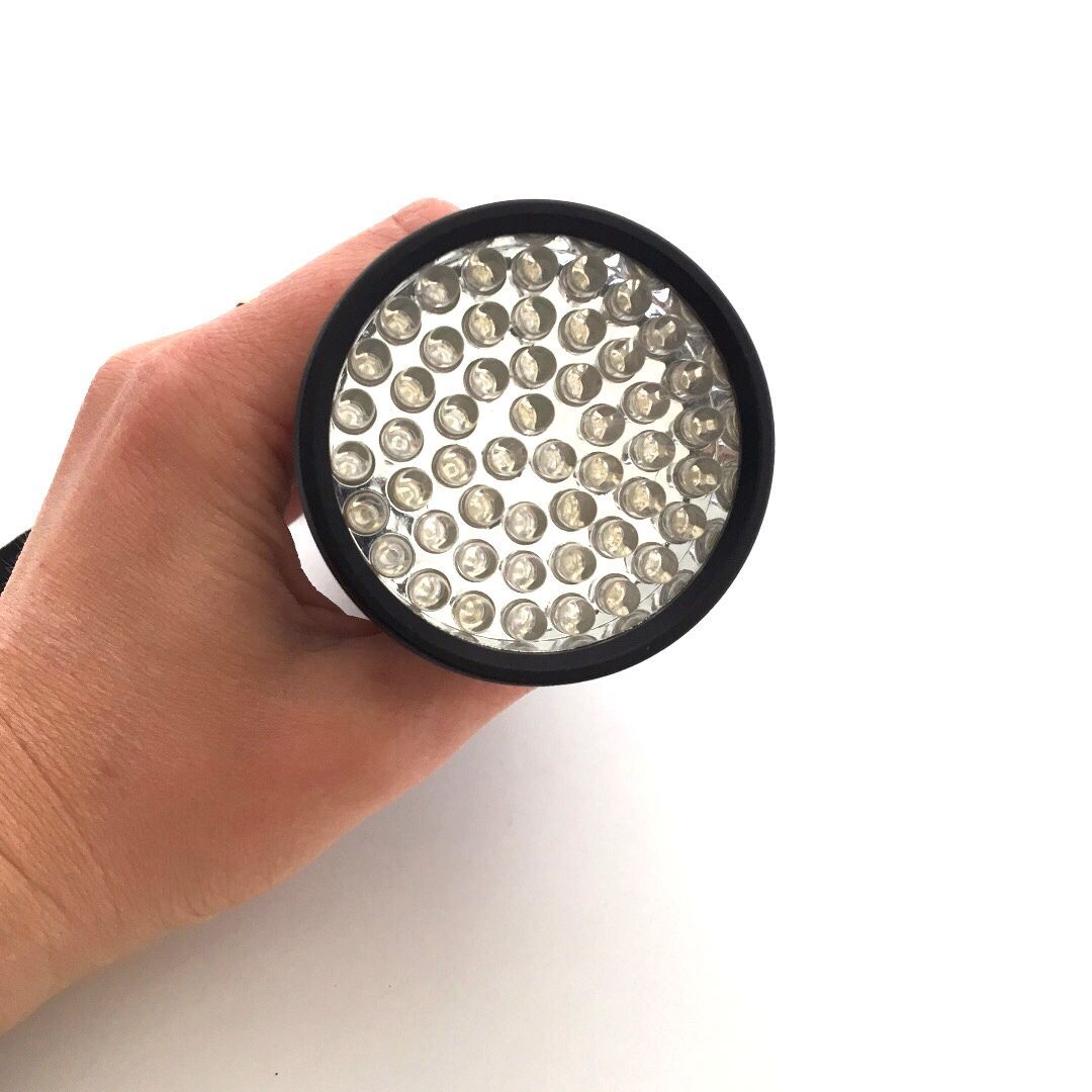 Ravlygte UVA51 fra danske SamuEye™. God og billig ravlampe med UV. Set forfra.