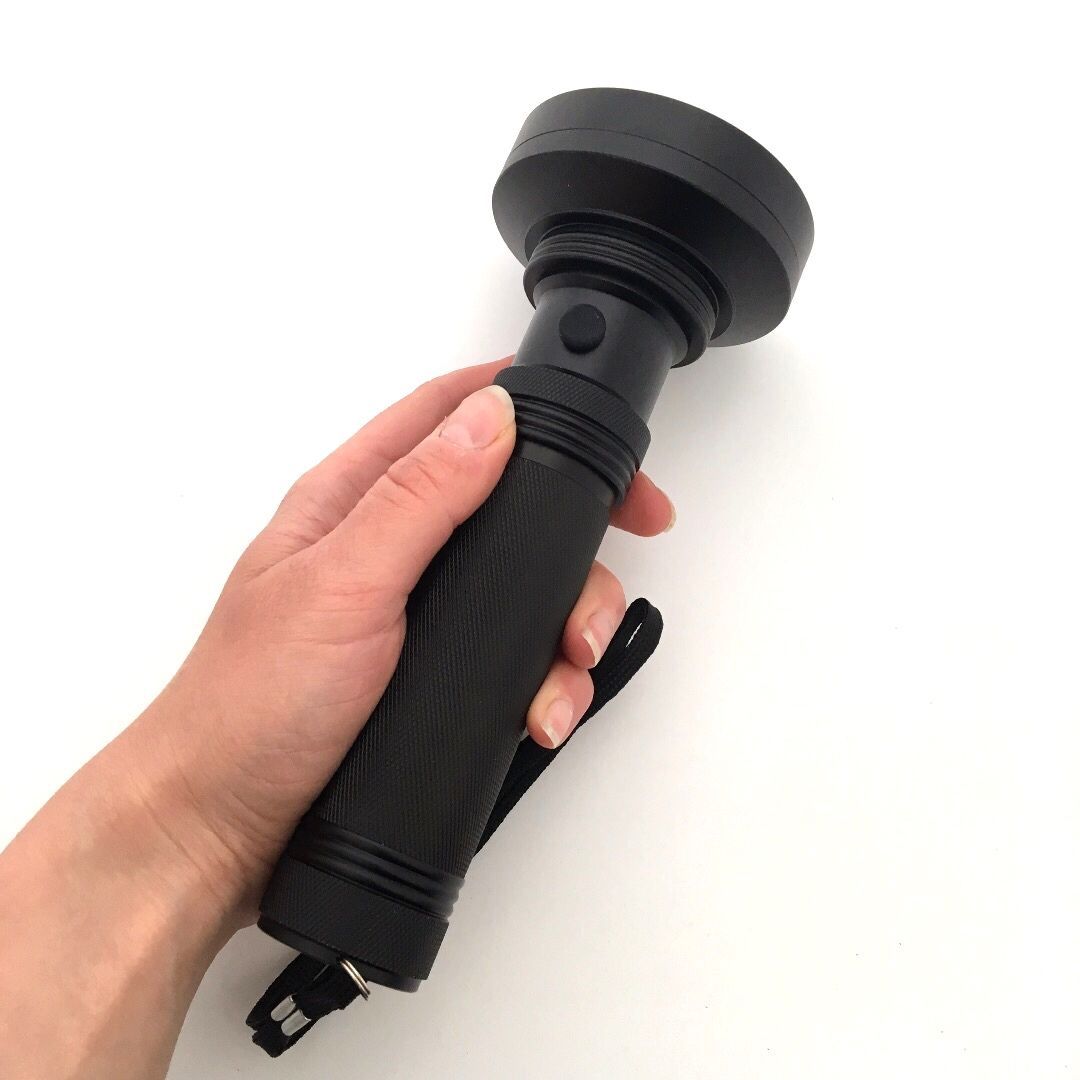 Ravlygte UVA100 fra SamuEye™ . Kraftig og billig ravlampe med UV. Set oppefra.