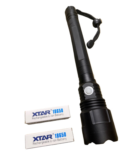 Kraftig LED lommelygte med indbygget oplader og 18650 batteri med batterier